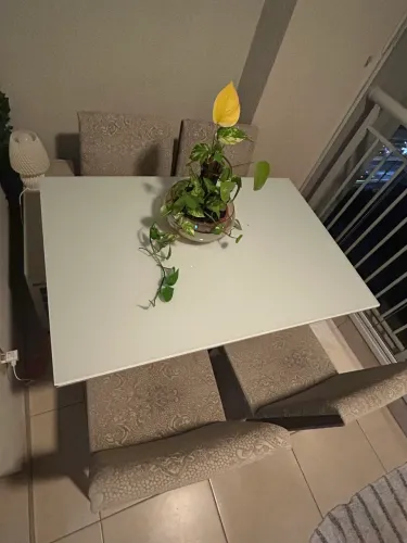 Mesa com 4 cadeiras