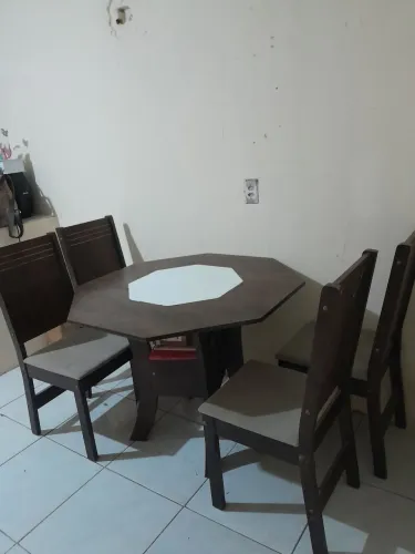 PREÇO NEGOCIÁVEL- Mesa de jantar com 4 cadeiras