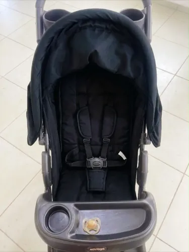 Carrinho de bebê usado não tem rasgado