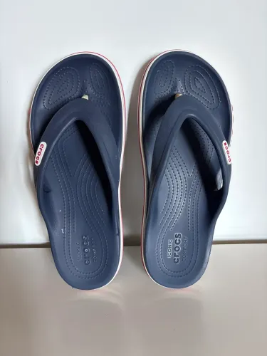 Chinelo Crocs Bayaband flip