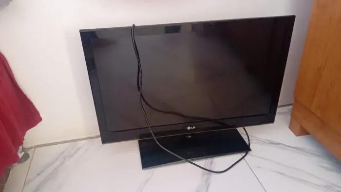 Tv32Título: TV LG 32" LCD + Caixa de Som Gradiente Original - Excelente Qualidade
