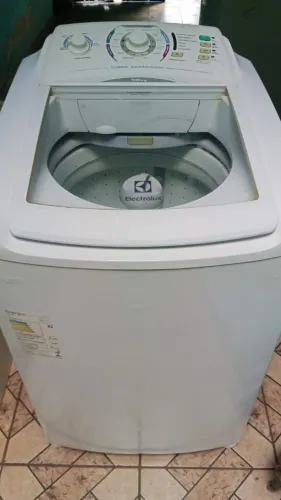 Vendo máquina de lavar Electrolux 10 kg moderna 