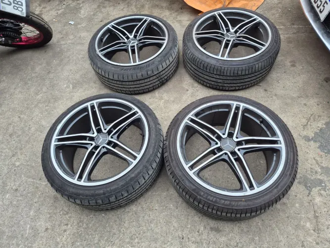 RODAS DA MERCÊDES AMG FURAÇÃO 5X112 ESTÁ EM EXELENTE ESTADO PENEUS ZERADO