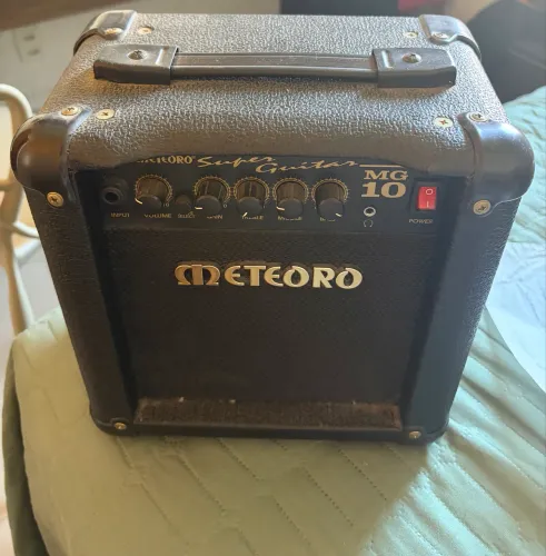 Amplificador meteoro MG 10 - usado 3 vezes