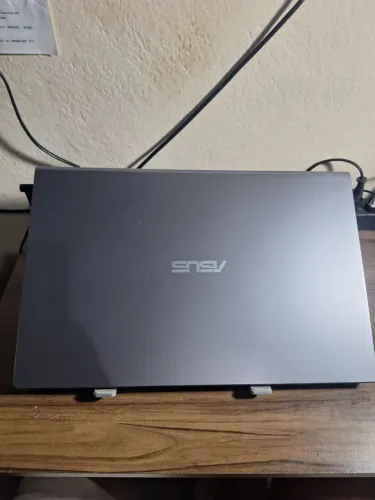 Notebook Asus, Ryzen 5- 3500U. 8 RAM, SSD 256 GB , Sistema Linux.