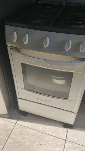 Vendo fogão de 4 bocas tudo funcionando...