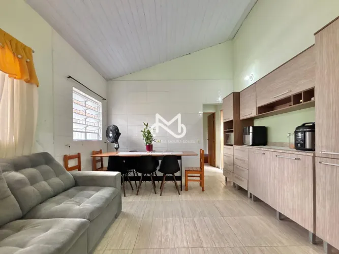 Casa à venda no Jardim Rio da Praia a 200m da praia