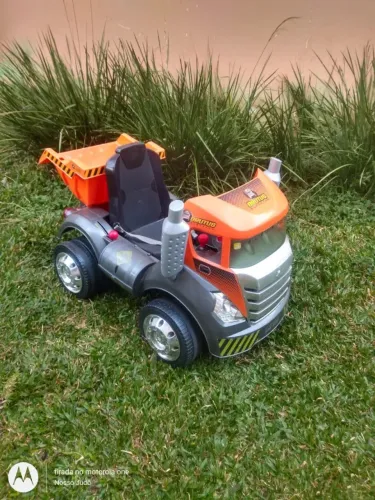 Caminhão elétrico infantil