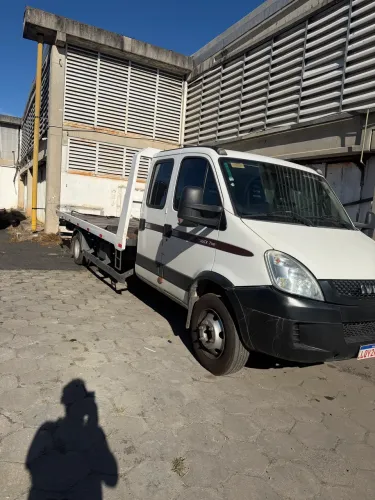 IVECO DAILY - 70C17 - GUINCHO PLATAFORMA - COM ASA DELTA