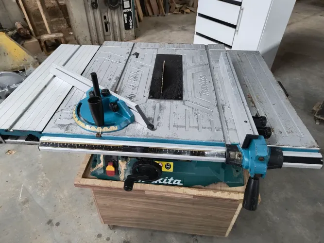 Serra circular Makita inclina 45 graus