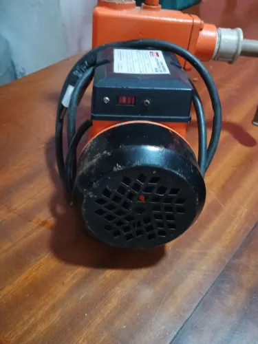 Bomba Periférica Autoaspirante de 1/2 HP da marca Intech Machine, modelo BPA500. Semi-nova