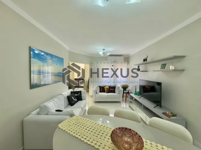 Apartamento à venda na Praia das Pitangueiras com Varanda, 2 Quartos e 2 Vagas, Guaruja SP
