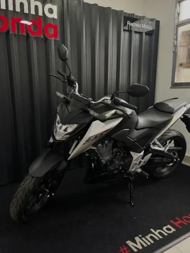 SUA HONDA TWISTER CBS TE AGUARDA NA RECREIO MOTOS