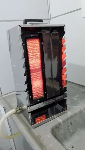 Vendo churrasqueira a gás para espetinho