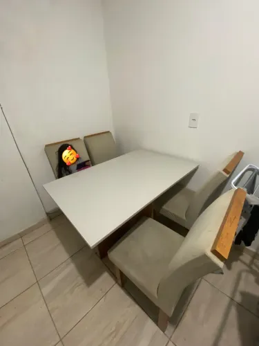 Mesa de jantar 4 cadeiras
