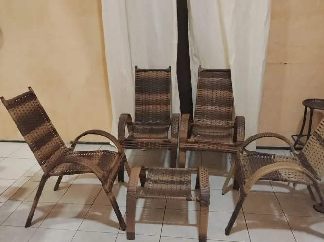 Conjunto cadeiras e mesa centro pra área 