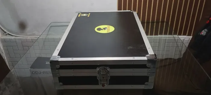 Vendo controladora DDJRev 1 com case e plataforma!!