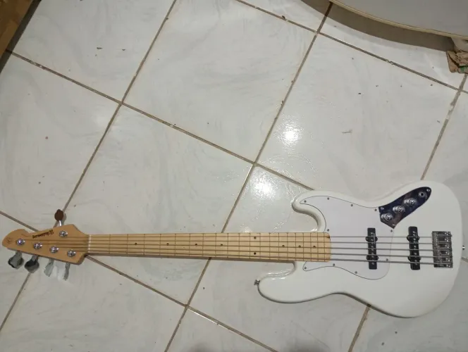 Contrabaixo jazz Bass Waldman funcionando perfeitamente, está sem trastes