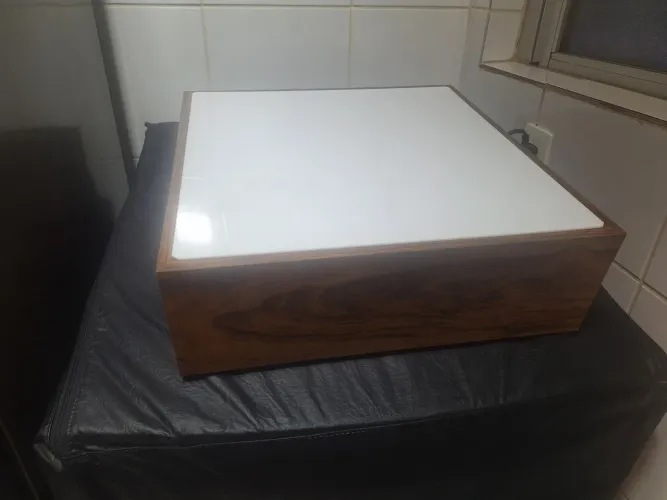 VENDE-SE UM PLAFON QUADRADO DE SOBREPOR