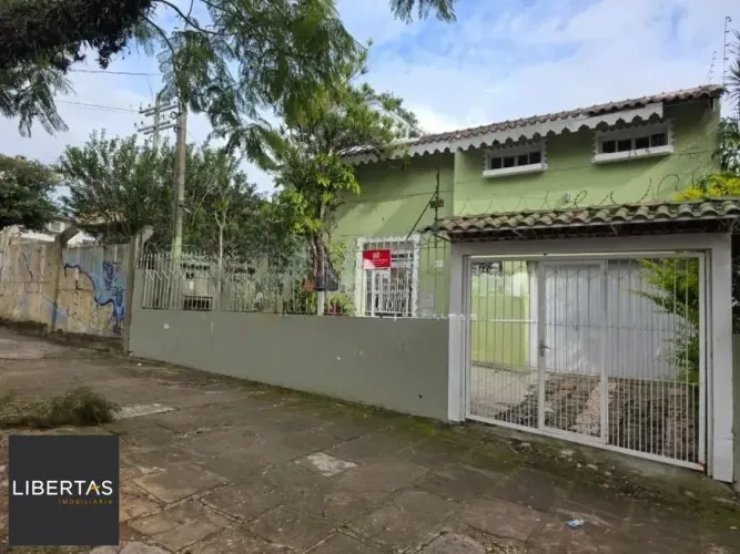 Sobrado com Piscina, Garagem para 3 Carros e Espaço para Salão de Festas à Venda