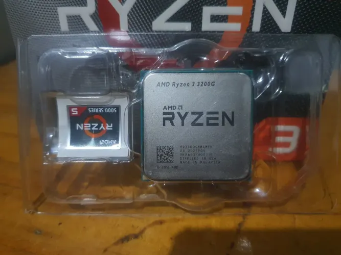Processador AMD Ryzen 3 3200G com cooler box original