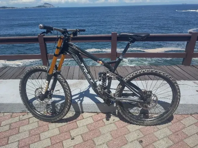 bike downhill trust myth 7.5 aro 26