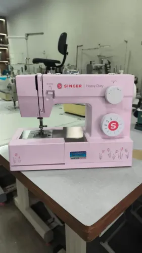 Máquina doméstica Singer facilita pro