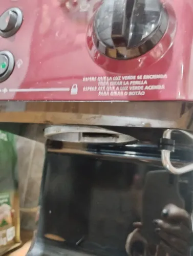Cafeteira Oster pó e cápsula com Defeito. 