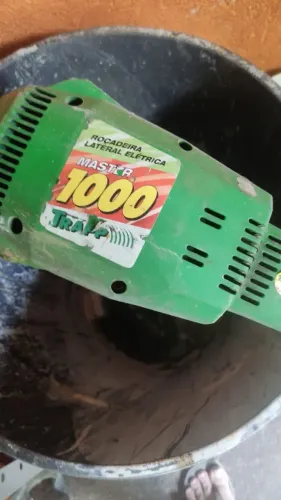 Roçadeira elétrica 