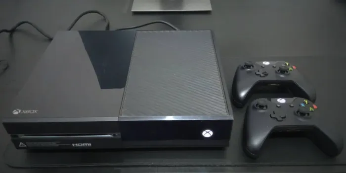 Xbox One Preto 500 GB - 2 controles - Minecraft Mídia Física