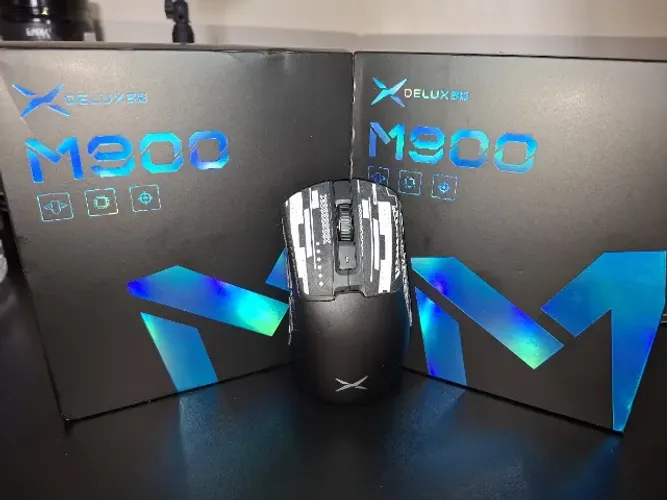 Mouse Delux M900 Pro Paw3395 70h Bateria 8k Com Dock Preto