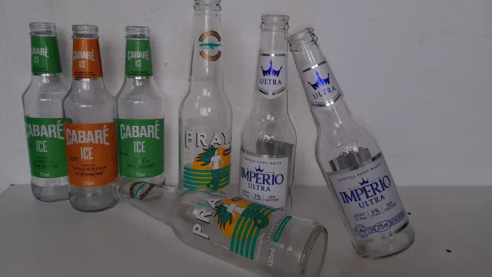 Reciclagem garrafas de vidro transparente 