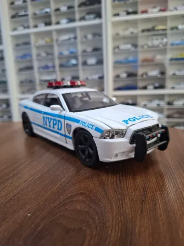 Miniatura Police 1/24 Dodge Charger Police 2011 NYDP