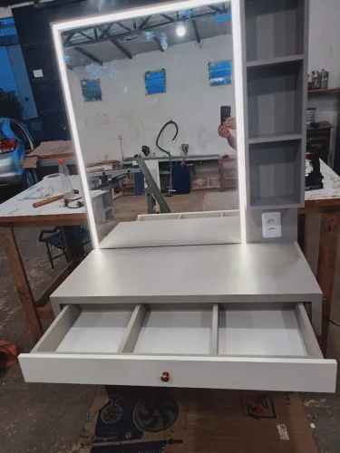 Camarim com lâmpada de LED espelho tomada gaveta 97 de largura 1,90 de altura