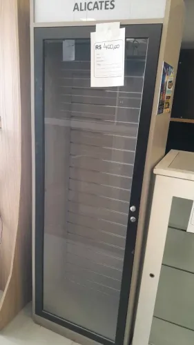 Móvel Expositor para Alicates de Cutícula | Porta de Vidro | R$ 400