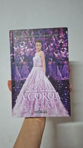 Livro 'A coroa' Kiera Cass