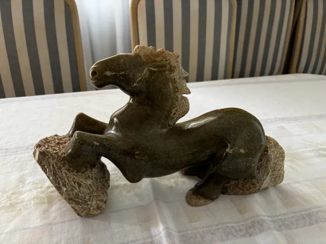 Escultura Decorativa de Cavalo em Pedra Sabão 