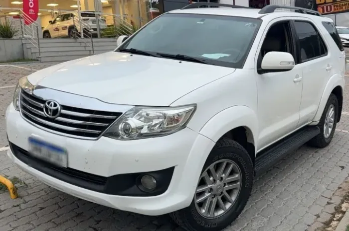 Toyota Hilux SW4 SR 4X2 2.7/ 2.7 Flex 16V Aut. 2015