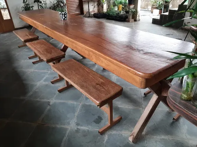 Mesa de madeira massaranduba 5 metros + 8 bancos
