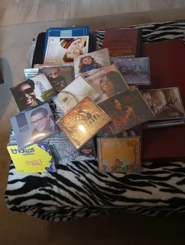 100 CDs gospel DIVESOS LACRADOS