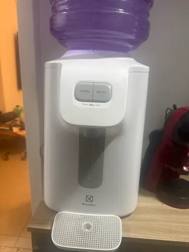 Vendo bebedouro 1 ano de uso