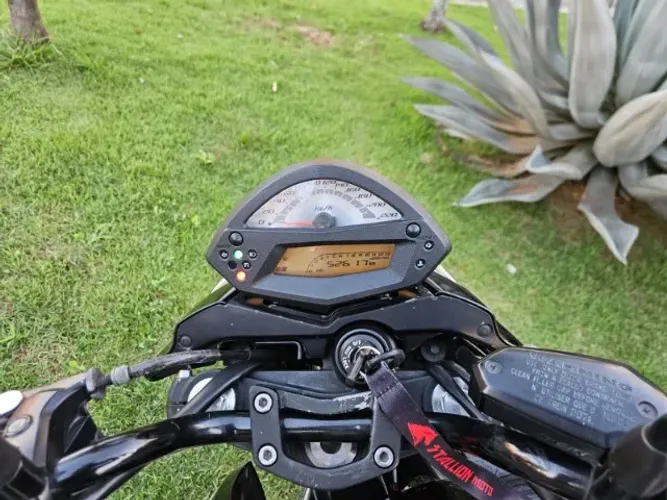 Kawasaki ER-6N 650cc - Potência, Estilo e Confiabilidade