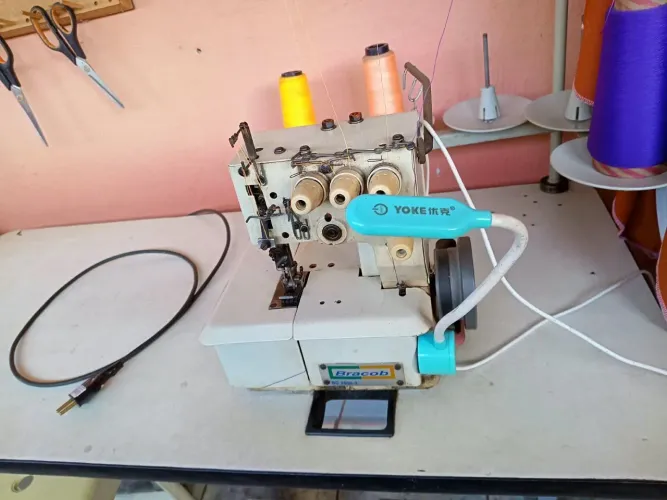 MÁQUINA DE COSTURA/ GALONEIRA SEMI