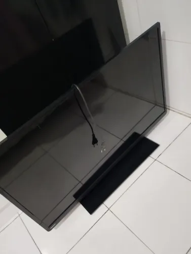 Vendo TV 42 " com avarias