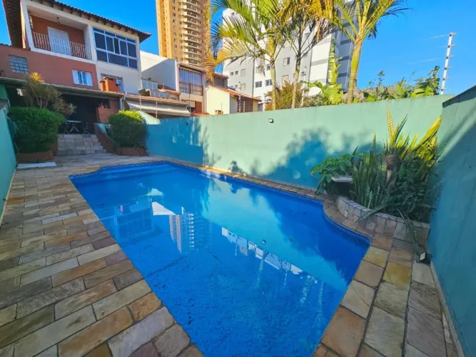 Casa espaçosa com 3 suítes no Butantã
