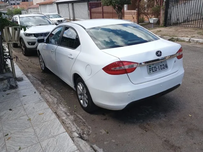 JAC J5 Sedan 1.5 16V 4P Mec. 2013