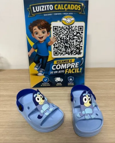 Vendo 2 chinelinhas Baby Crocs nunca usadas, seminovas, R$ 30 cada - Modelos Bluey e Dino.