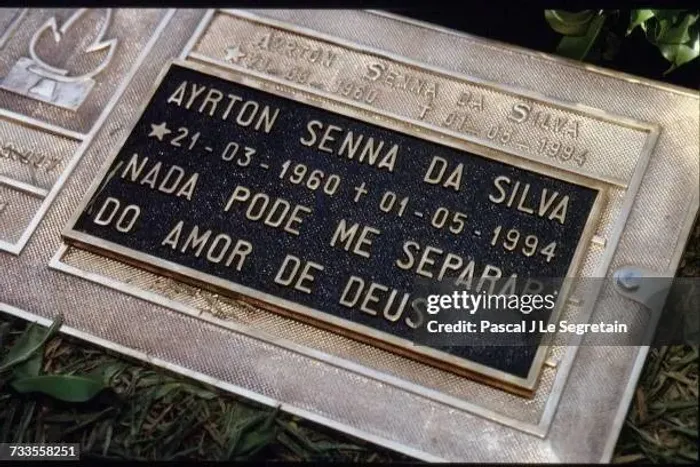 Jazigo Cemitério do Morumby 3 gavetas prontas e placa de bronze na entrada próx ao velório