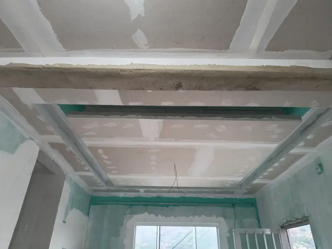 Rebaixamento e divisória em drywall