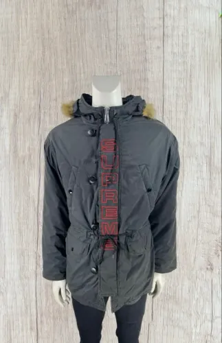 Jaqueta Supreme Spellout 3-NB Parka
